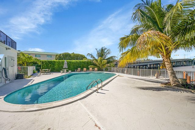 1702 S Ocean Boulevard 1, Delray Beach, FL 33483