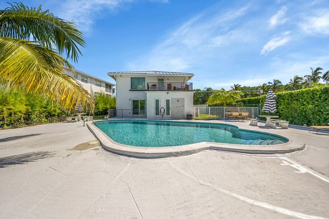 1702 S Ocean Boulevard 1, Delray Beach, FL 33483