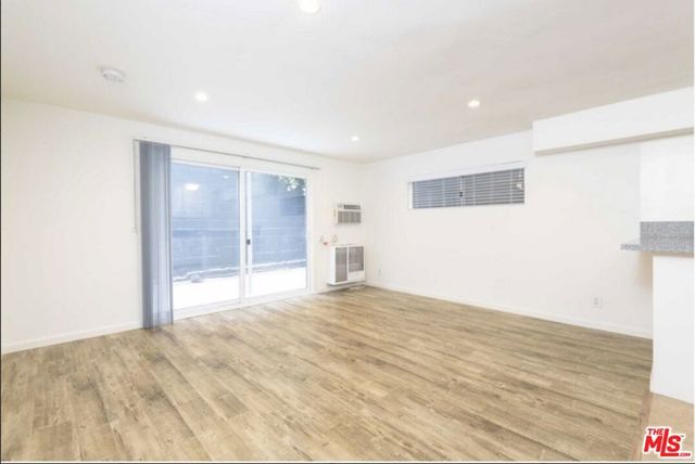 1261 N Laurel Avenue 20, West Hollywood, CA 90046