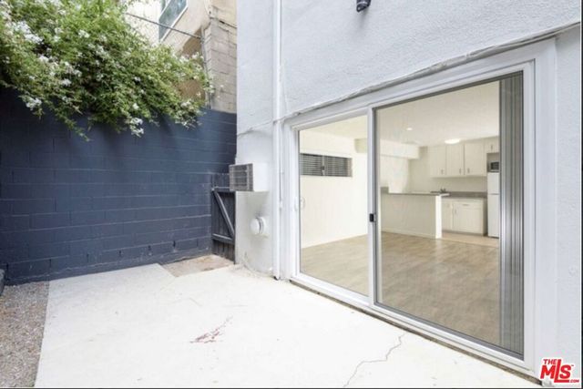 1261 N Laurel Avenue 20, West Hollywood, CA 90046