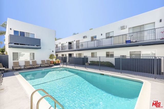 1261 N Laurel Avenue 20, West Hollywood, CA 90046