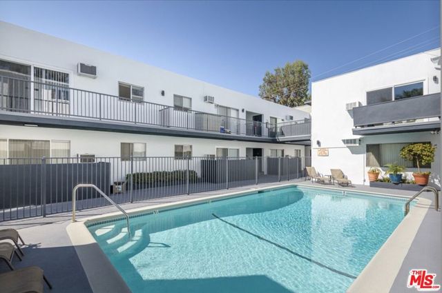 1261 N Laurel Avenue 20, West Hollywood, CA 90046