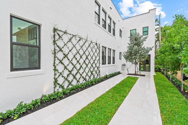 226 Oleander Avenue 3, Palm Beach, FL 33480