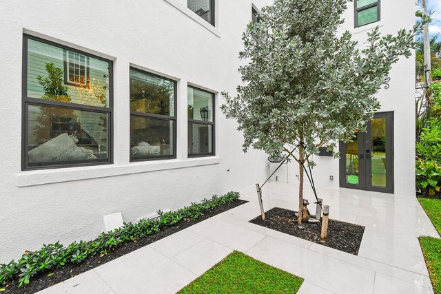 226 Oleander Avenue 3, Palm Beach, FL 33480