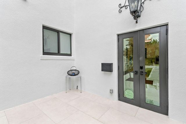 226 Oleander Avenue 3, Palm Beach, FL 33480