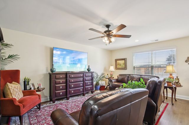 1010 Addler Dr, Springfield, TN 37172