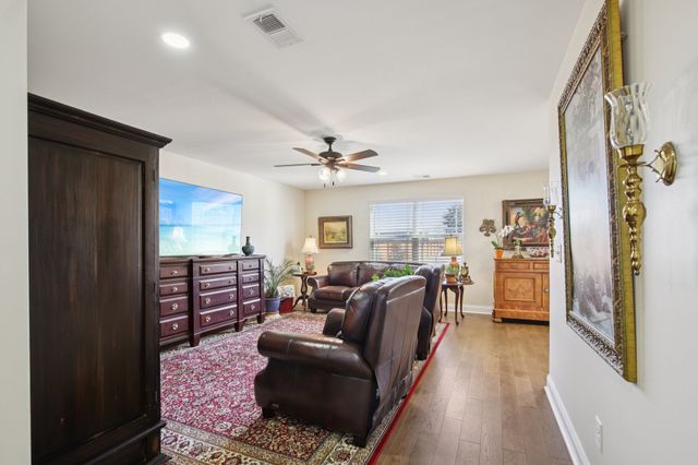 1010 Addler Dr, Springfield, TN 37172