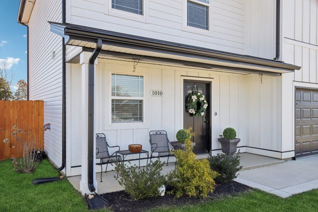 1010 Addler Dr, Springfield, TN 37172