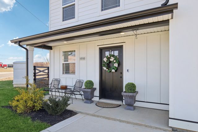 1010 Addler Dr, Springfield, TN 37172