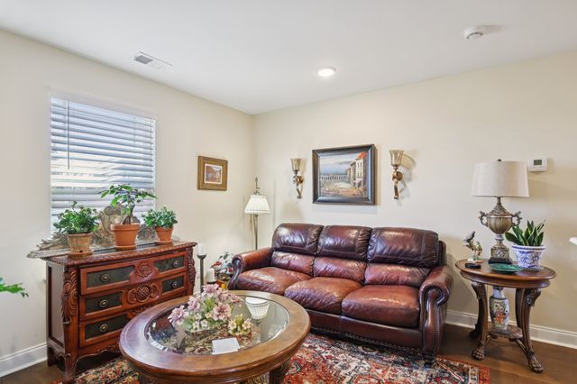 1010 Addler Dr, Springfield, TN 37172