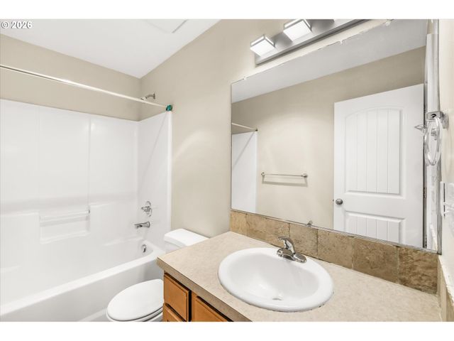 17151 Se ALDER St, Portland, OR 97233