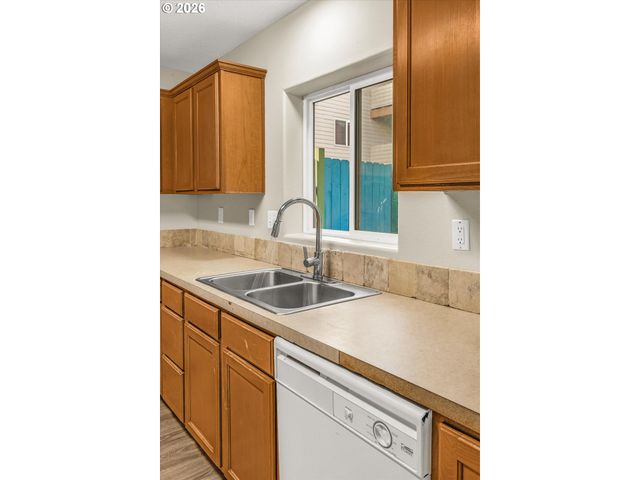 17151 Se ALDER St, Portland, OR 97233