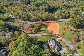 560 11th Avenue Place NW, Hickory, NC 28601