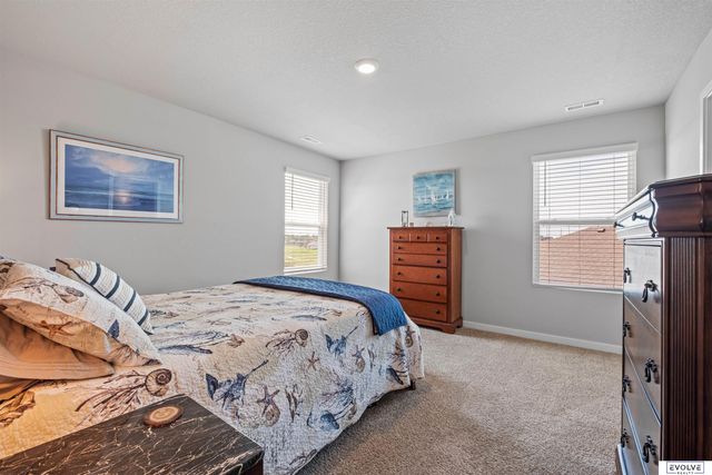 17675 Rose Lane Road, Omaha, NE 68136
