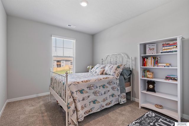 17675 Rose Lane Road, Omaha, NE 68136