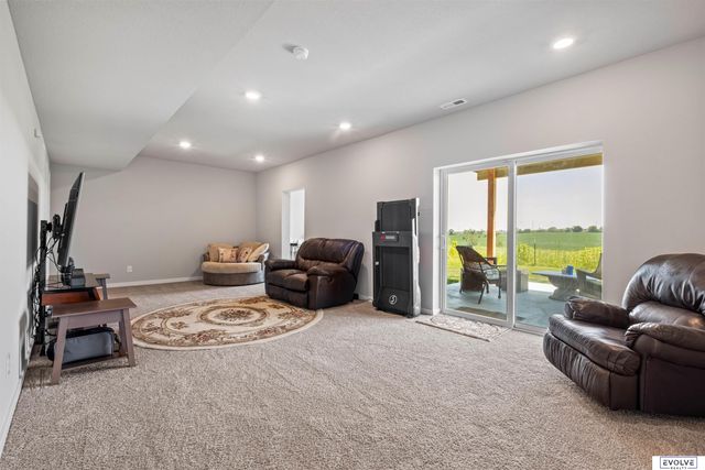 17675 Rose Lane Road, Omaha, NE 68136