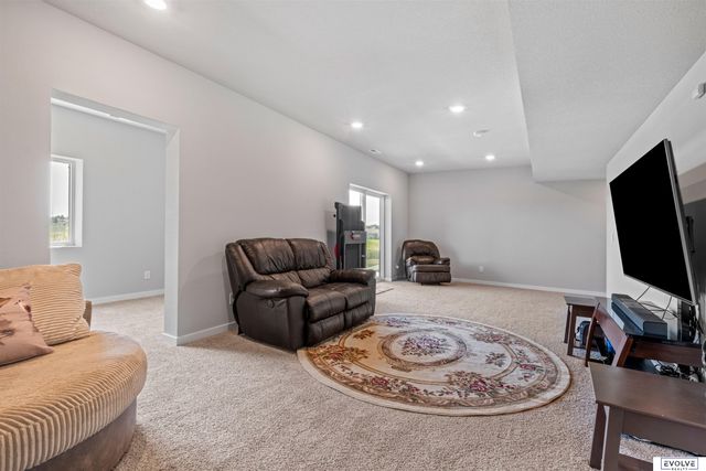 17675 Rose Lane Road, Omaha, NE 68136