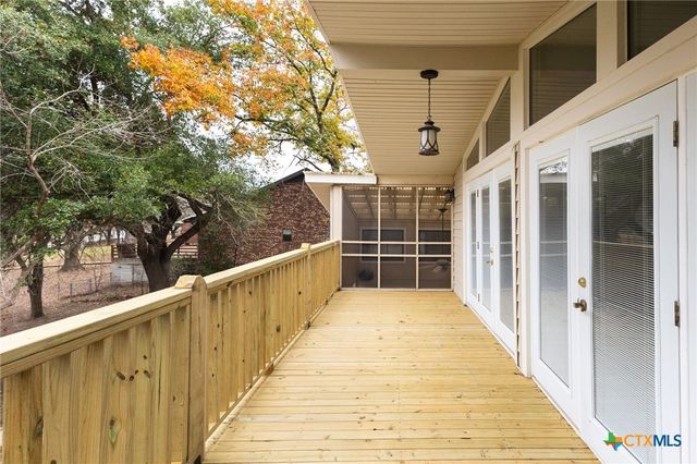 92 Turtle Lane, Seguin, TX 78155