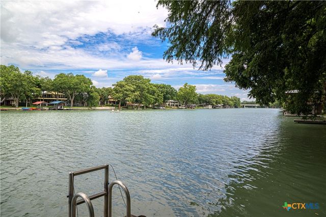 92 Turtle Lane, Seguin, TX 78155