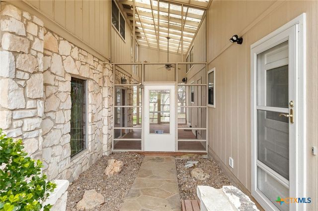 92 Turtle Lane, Seguin, TX 78155