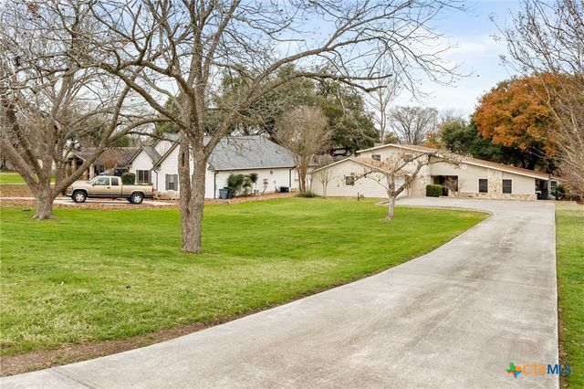 92 Turtle Lane, Seguin, TX 78155