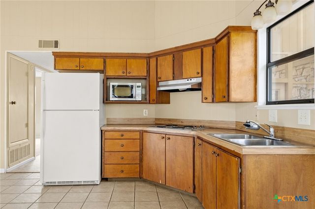 92 Turtle Lane, Seguin, TX 78155