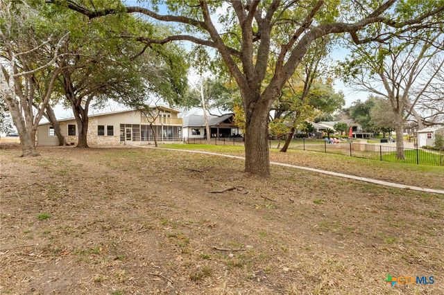92 Turtle Lane, Seguin, TX 78155