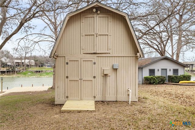 92 Turtle Lane, Seguin, TX 78155