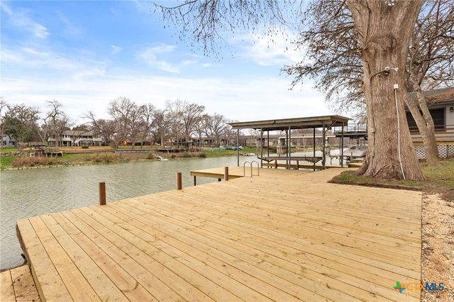 92 Turtle Lane, Seguin, TX 78155