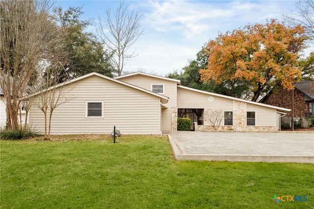 92 Turtle Lane, Seguin, TX 78155