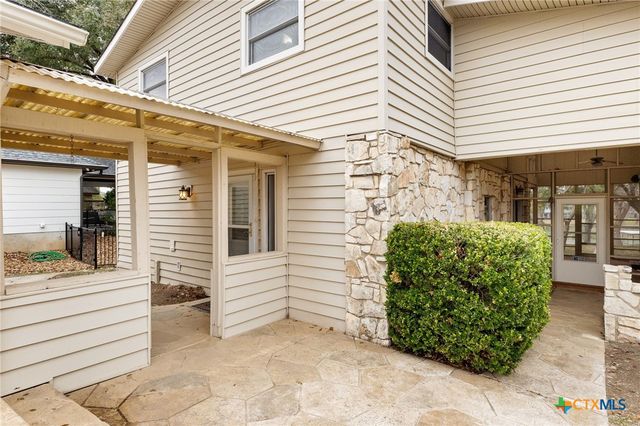 92 Turtle Lane, Seguin, TX 78155