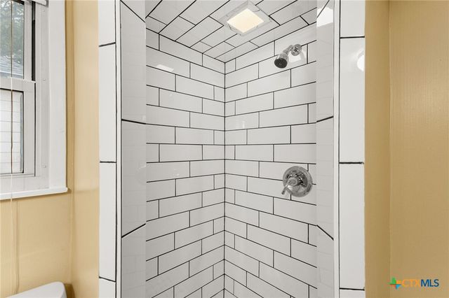 92 Turtle Lane, Seguin, TX 78155