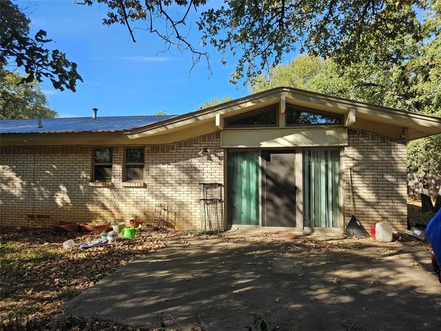 3508 Banbury Court, Forest Hill, TX 76119