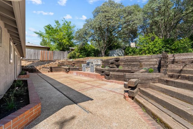 179 Daniels Dr, Auburn, CA 95603