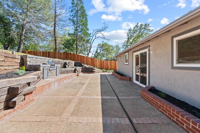 179 Daniels Dr, Auburn, CA 95603