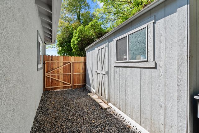 179 Daniels Dr, Auburn, CA 95603