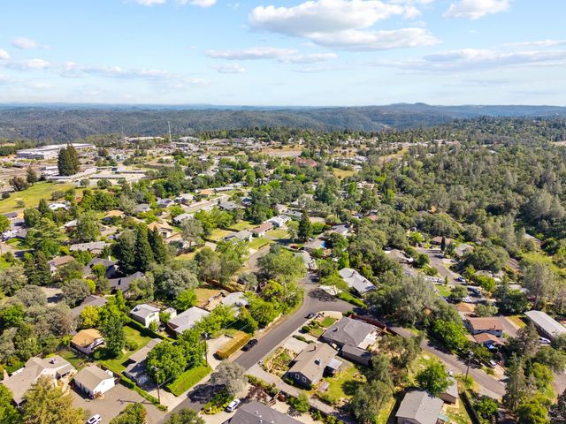 179 Daniels Dr, Auburn, CA 95603