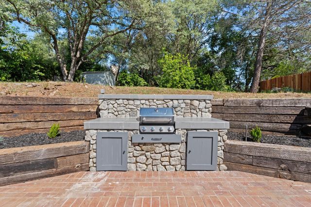 179 Daniels Dr, Auburn, CA 95603