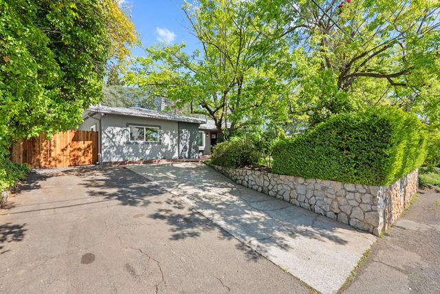 179 Daniels Dr, Auburn, CA 95603