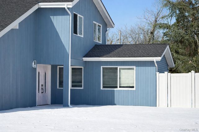 19 Nixon Street, Farmingville, NY 11738