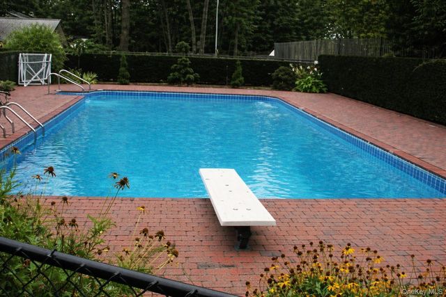 19 Nixon Street, Farmingville, NY 11738