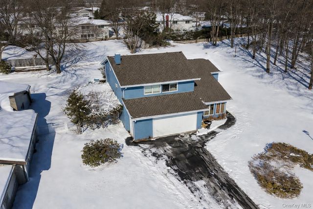 19 Nixon Street, Farmingville, NY 11738