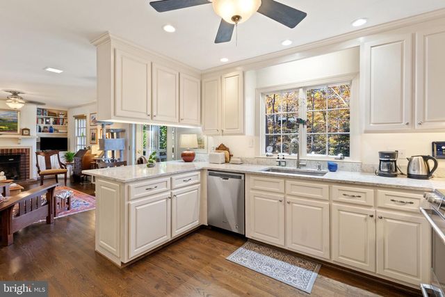 124 LAKE DR, Williamsburg, VA 23185