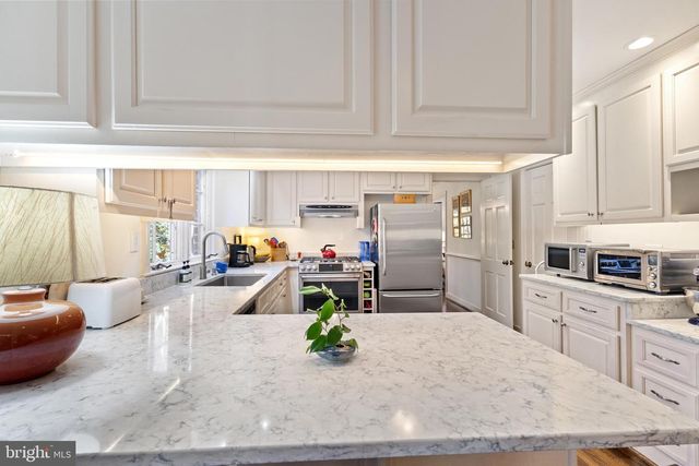 124 LAKE DR, Williamsburg, VA 23185