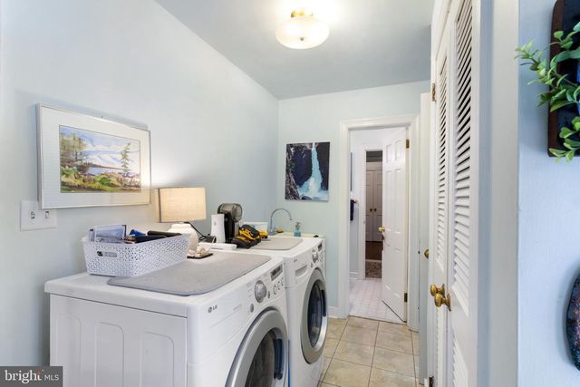 124 LAKE DR, Williamsburg, VA 23185