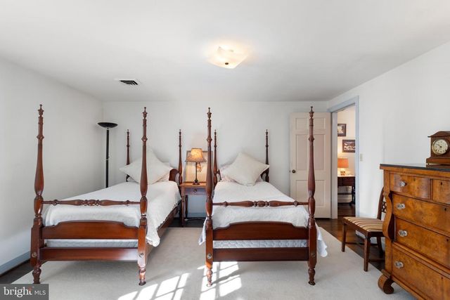 124 LAKE DR, Williamsburg, VA 23185