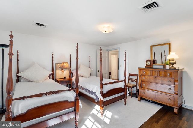 124 LAKE DR, Williamsburg, VA 23185