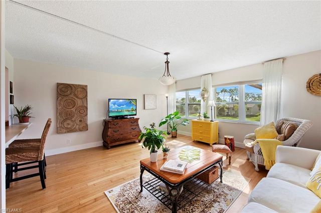 1085 Forest Lakes DR 8305, Naples, FL 34105