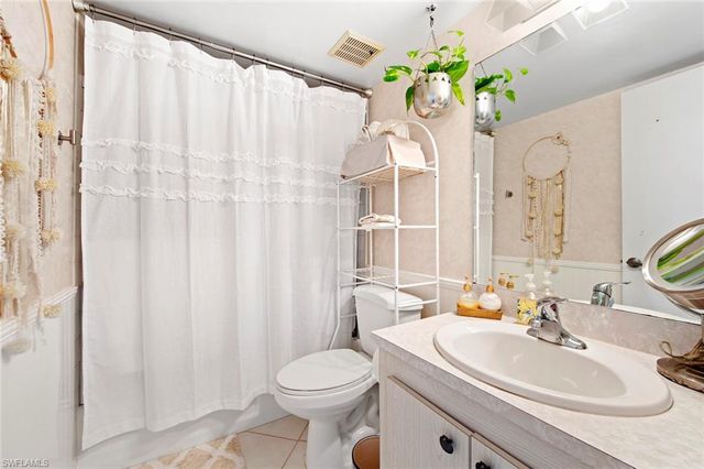 1085 Forest Lakes DR 8305, Naples, FL 34105