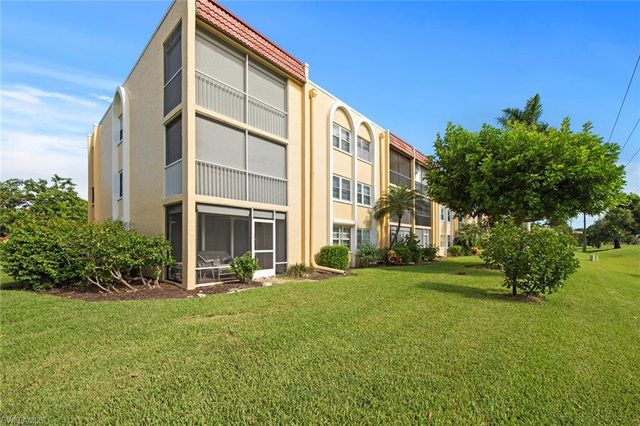 1085 Forest Lakes DR 8305, Naples, FL 34105